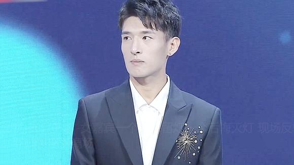 非诚勿扰:胖小伙变高颜值帅哥,坚持心动女生被灭灯,遗憾离场