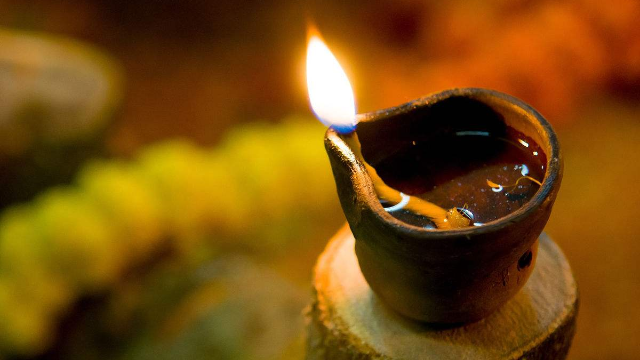 修广场花费4800万!村民却仍在点油灯 贫困县"巨资"来源引人深思