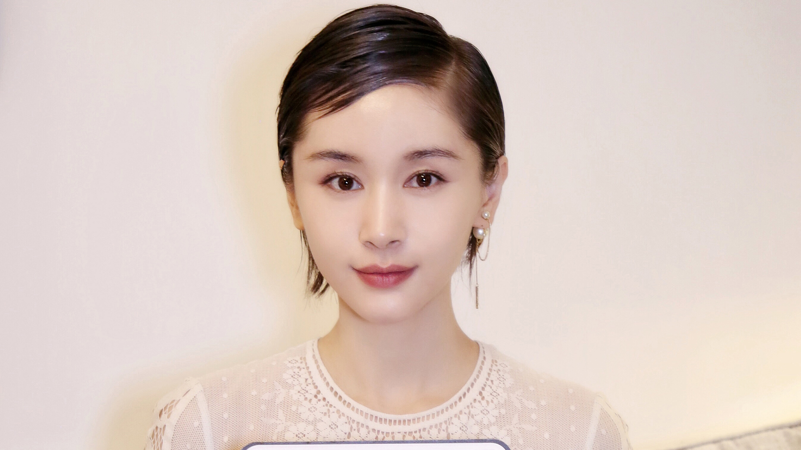 王子文:换季推荐单品是皮带,女生体现魅力不在脸蛋!