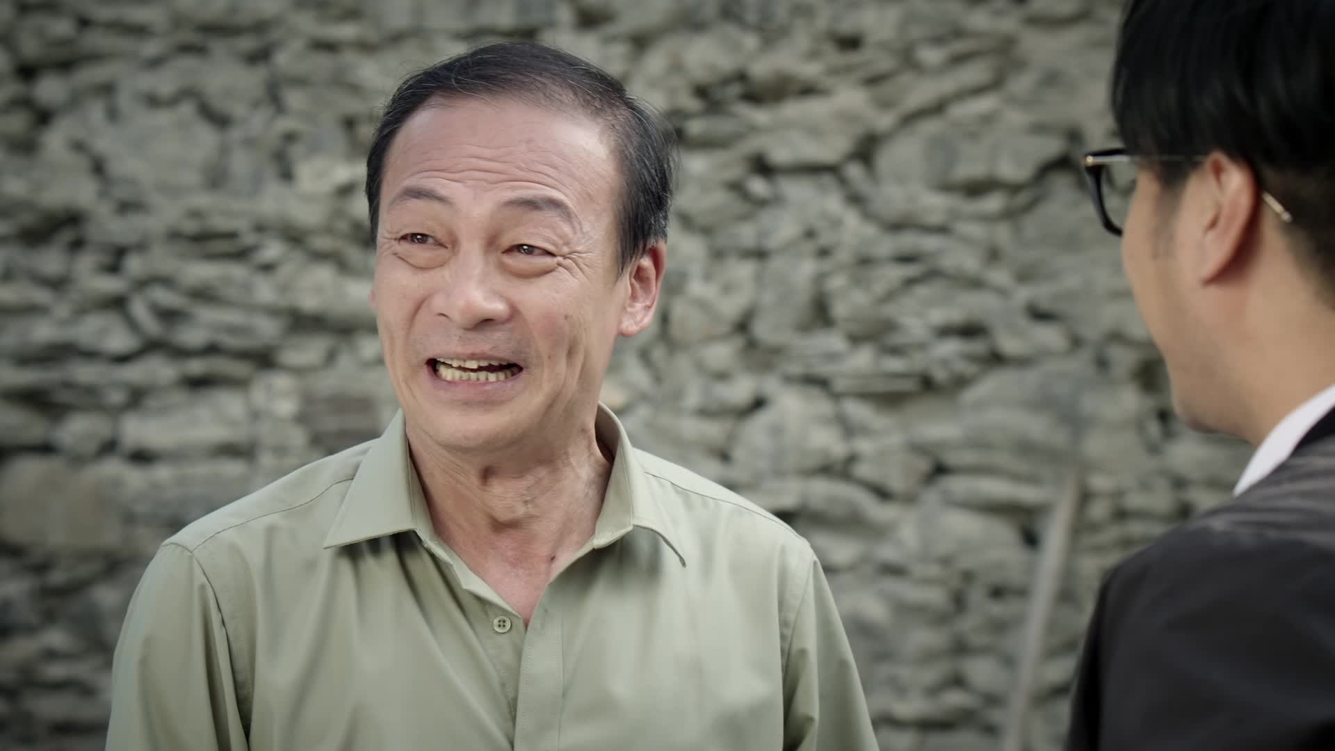 李同来到羌寨帮助修路