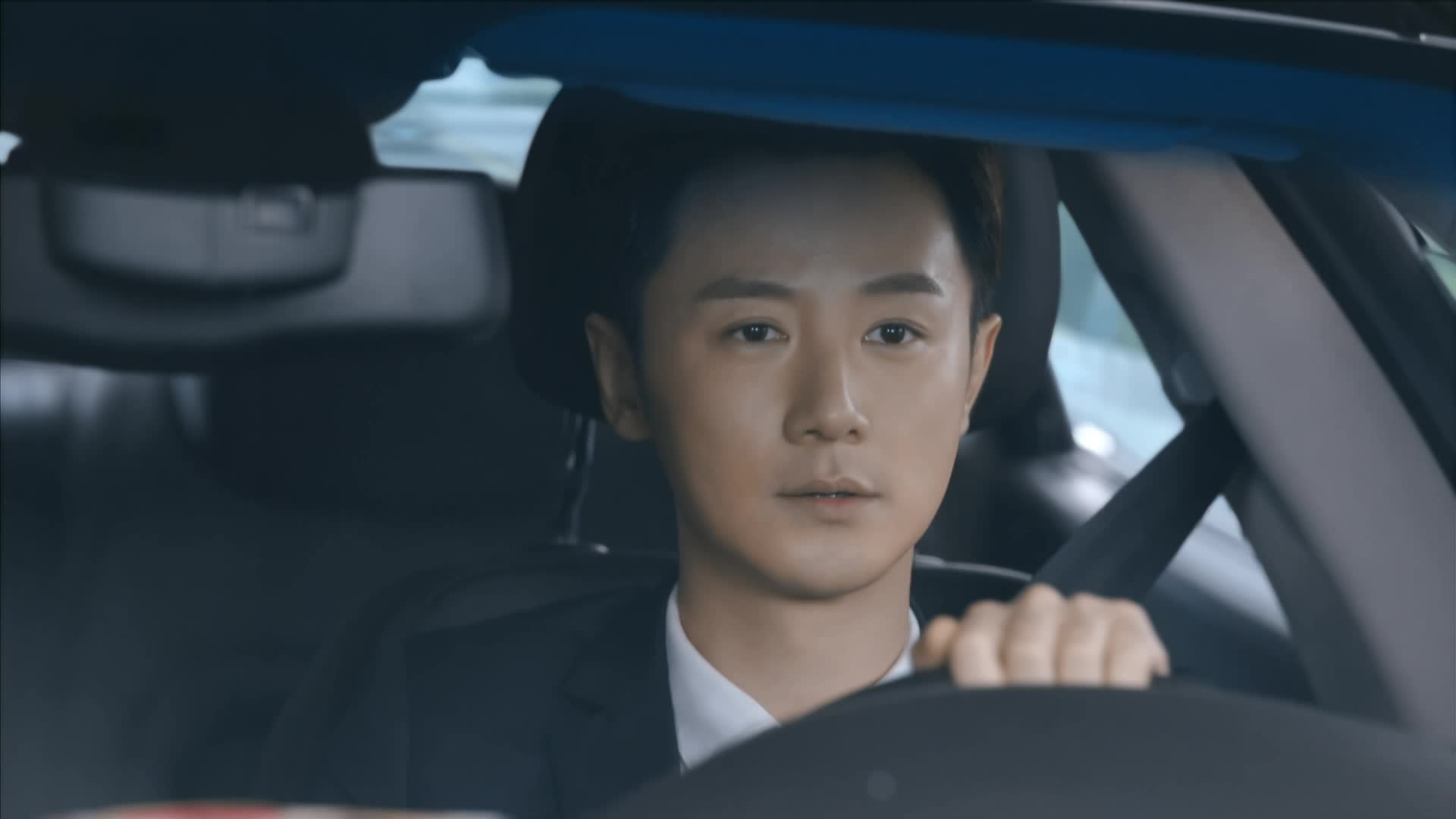 陆欣带上耳机 孙阳趁机吐槽