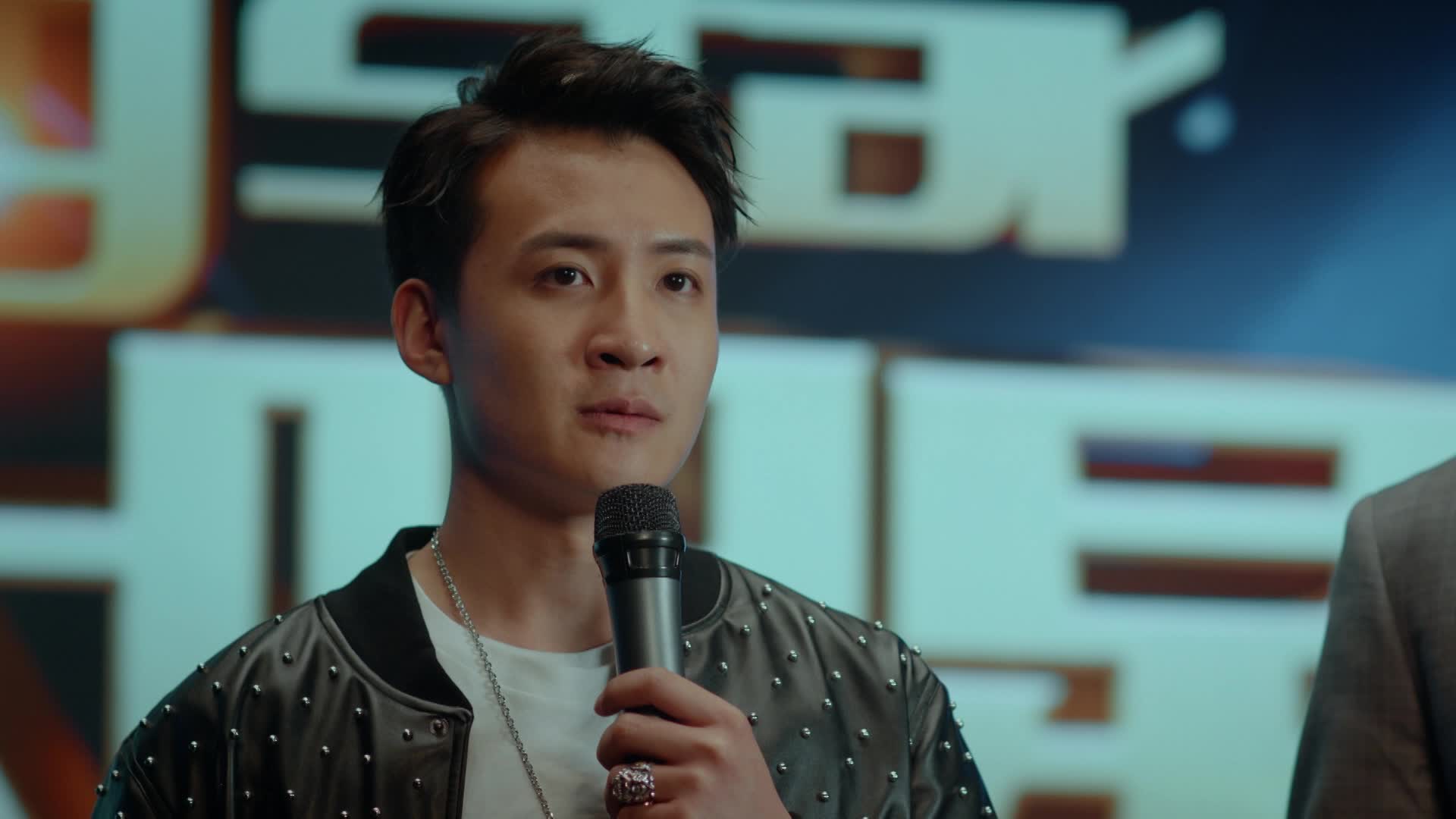 黄明轩被母亲和梅姨骂醒