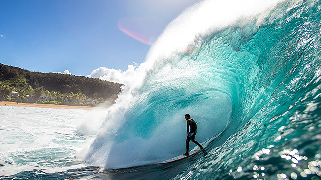 来极盗者取景地感受美景 大溪地冲浪